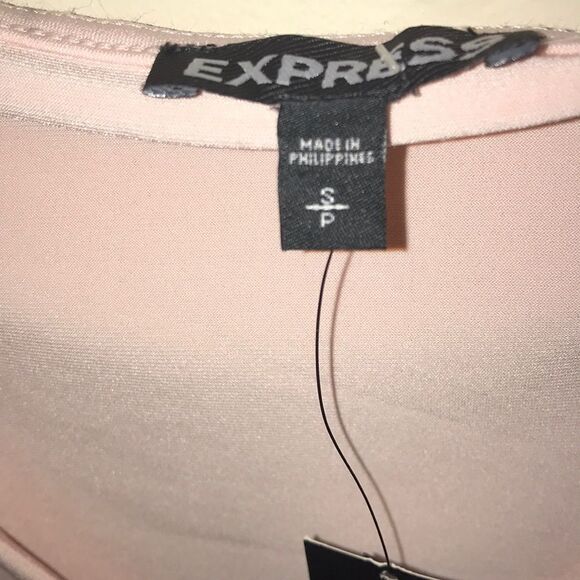 NWT Express pink blush v neck ruffle short sleeved women’s vacation top blouse - Picture 5 of 9